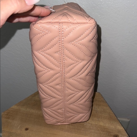 Vince Camuto pink quilted cosmetic bag - Picture 4 of 5